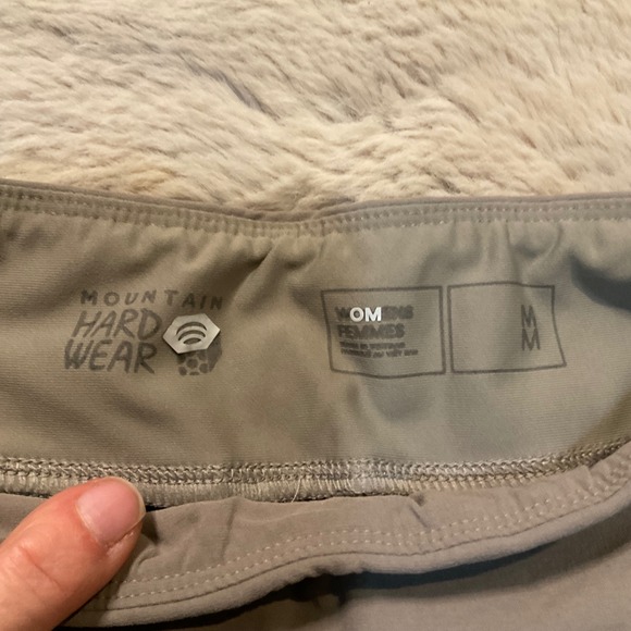 Mountain Hardwear Shorts Size‎ Medium 9" Inseam Pull On Womens Tan Pockets - Picture 2 of 8